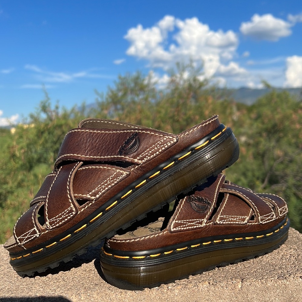 🏴󠁧󠁢󠁥󠁮󠁧󠁿 New Dr. Martens MIE Criss-Cross Vintage Chunky Slides UK 6